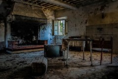 1123-A-10-57420-Tutto-e-niente-2022